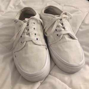 White Vans Women’s size 7 Men’s size 5.5